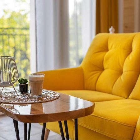 Villa Kasztelan Apartamenty 우스트르치키 돌네 외부 사진