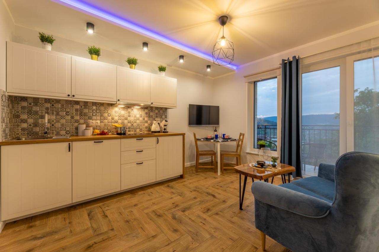 Villa Kasztelan Apartamenty 우스트르치키 돌네 외부 사진