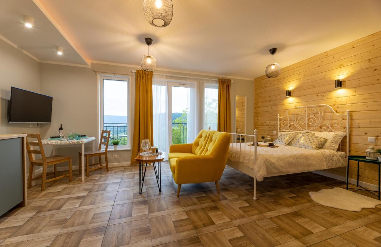Villa Kasztelan Apartamenty 우스트르치키 돌네 외부 사진