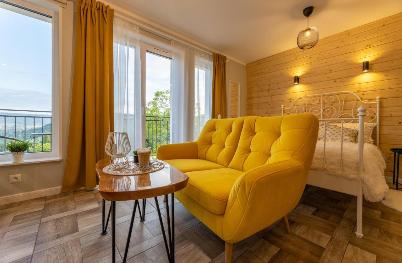 Villa Kasztelan Apartamenty 우스트르치키 돌네 외부 사진