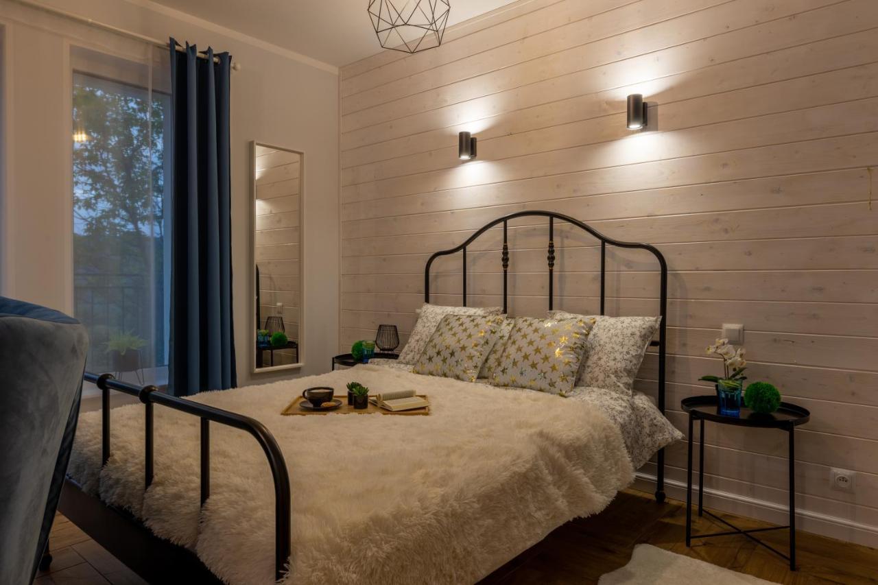 Villa Kasztelan Apartamenty 우스트르치키 돌네 외부 사진