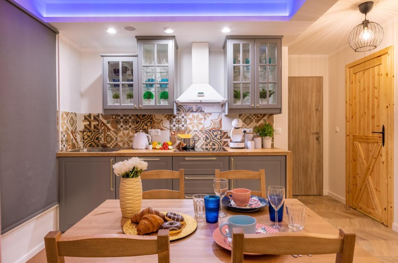 Villa Kasztelan Apartamenty 우스트르치키 돌네 외부 사진