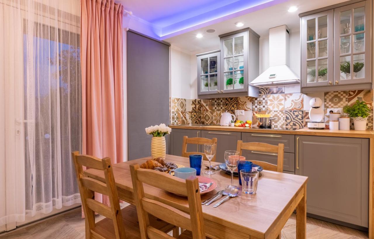 Villa Kasztelan Apartamenty 우스트르치키 돌네 외부 사진