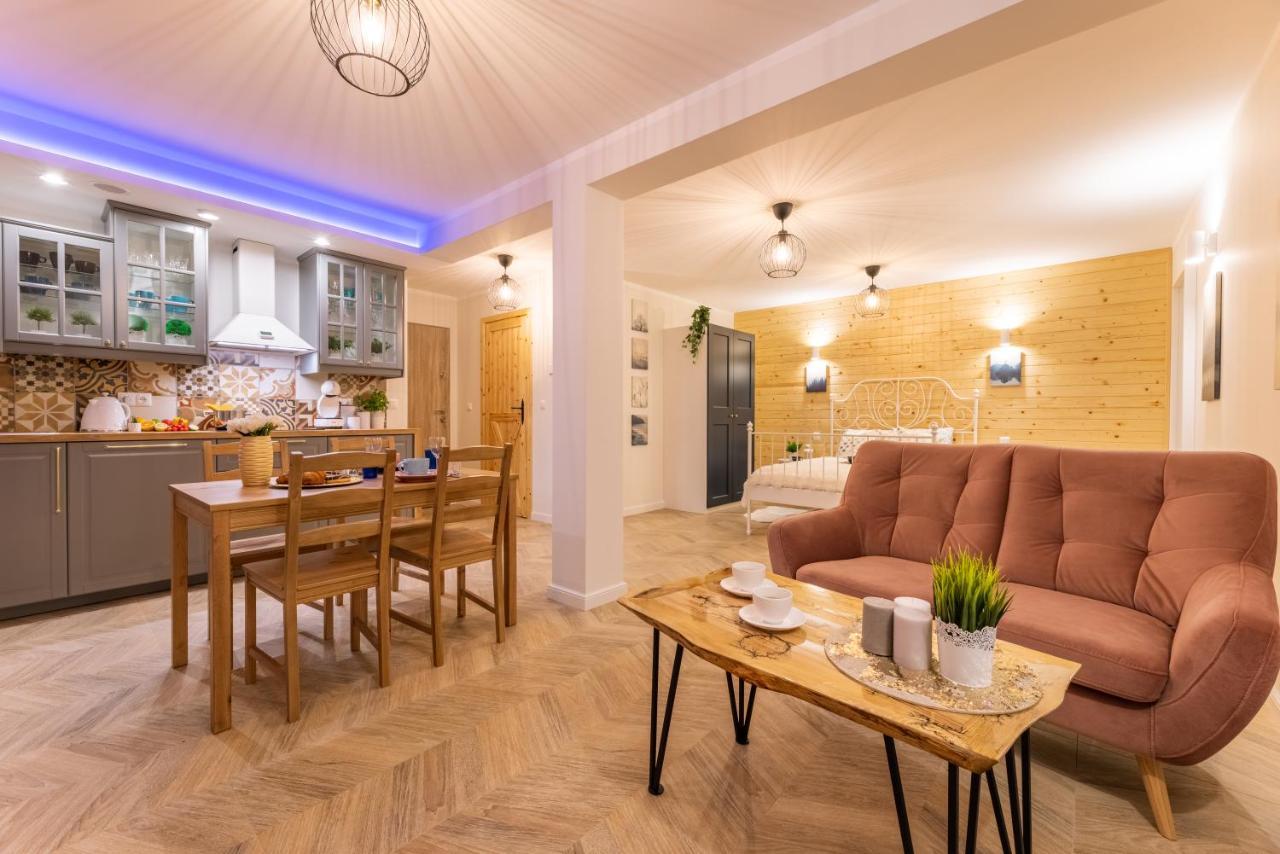 Villa Kasztelan Apartamenty 우스트르치키 돌네 외부 사진