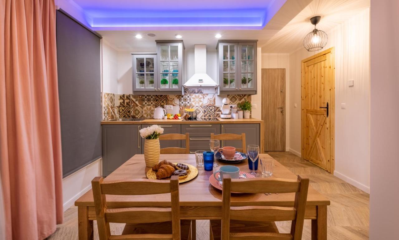 Villa Kasztelan Apartamenty 우스트르치키 돌네 외부 사진