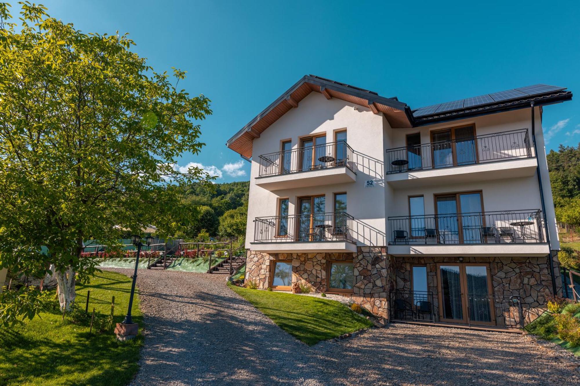 Villa Kasztelan Apartamenty 우스트르치키 돌네 외부 사진
